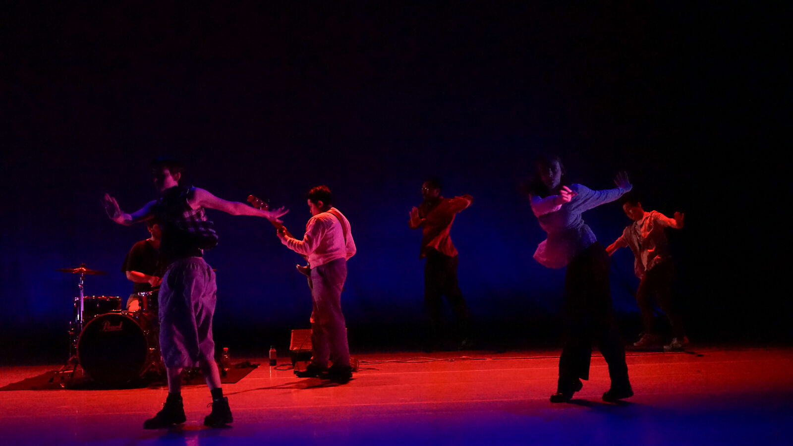 Performance photo by Lindsay Clipner (4)