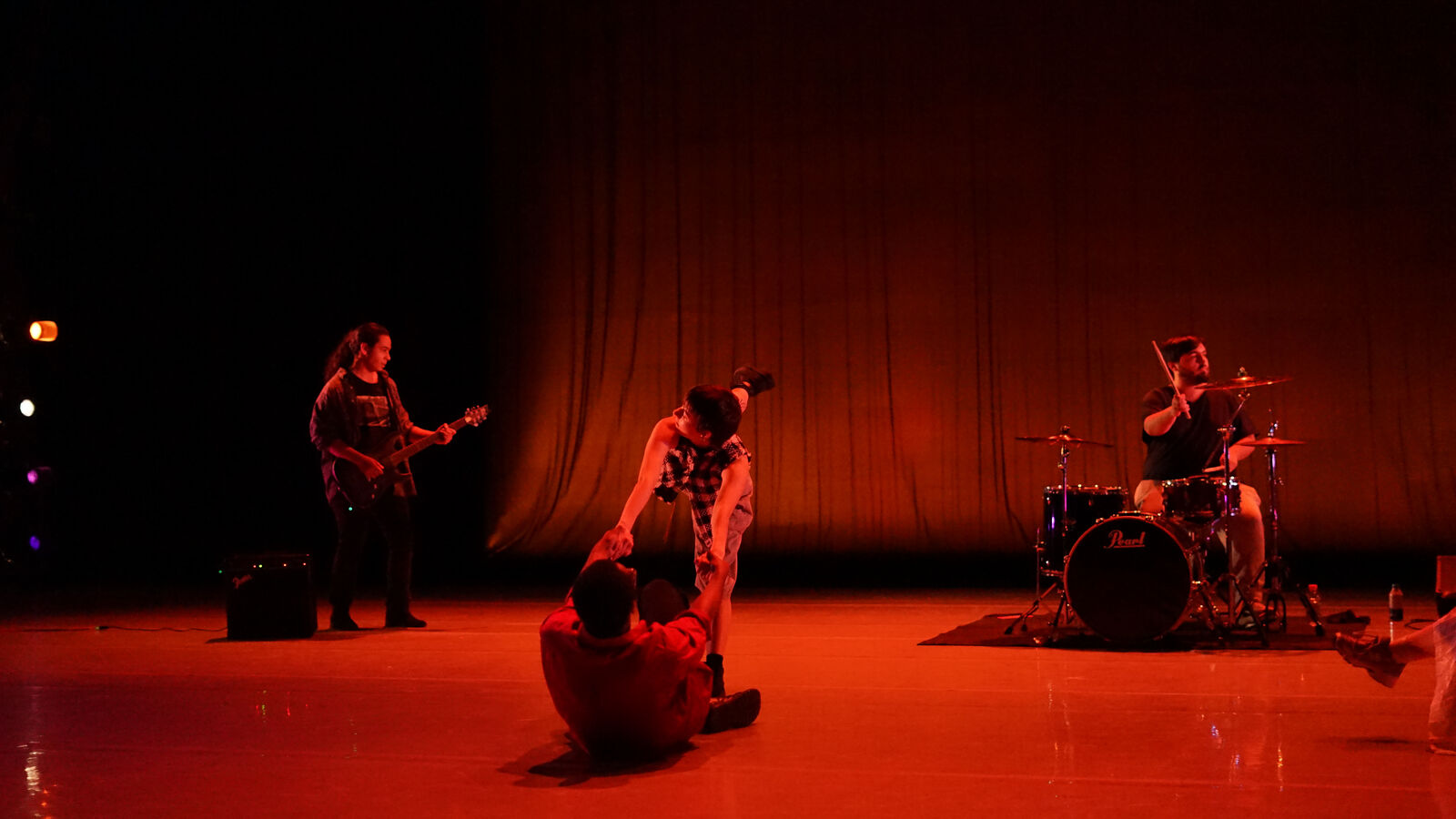 Performance photo by Lindsay Clipner (15)